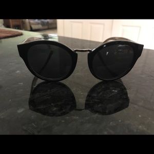 Burberry ladies sunglasses excellent shape
